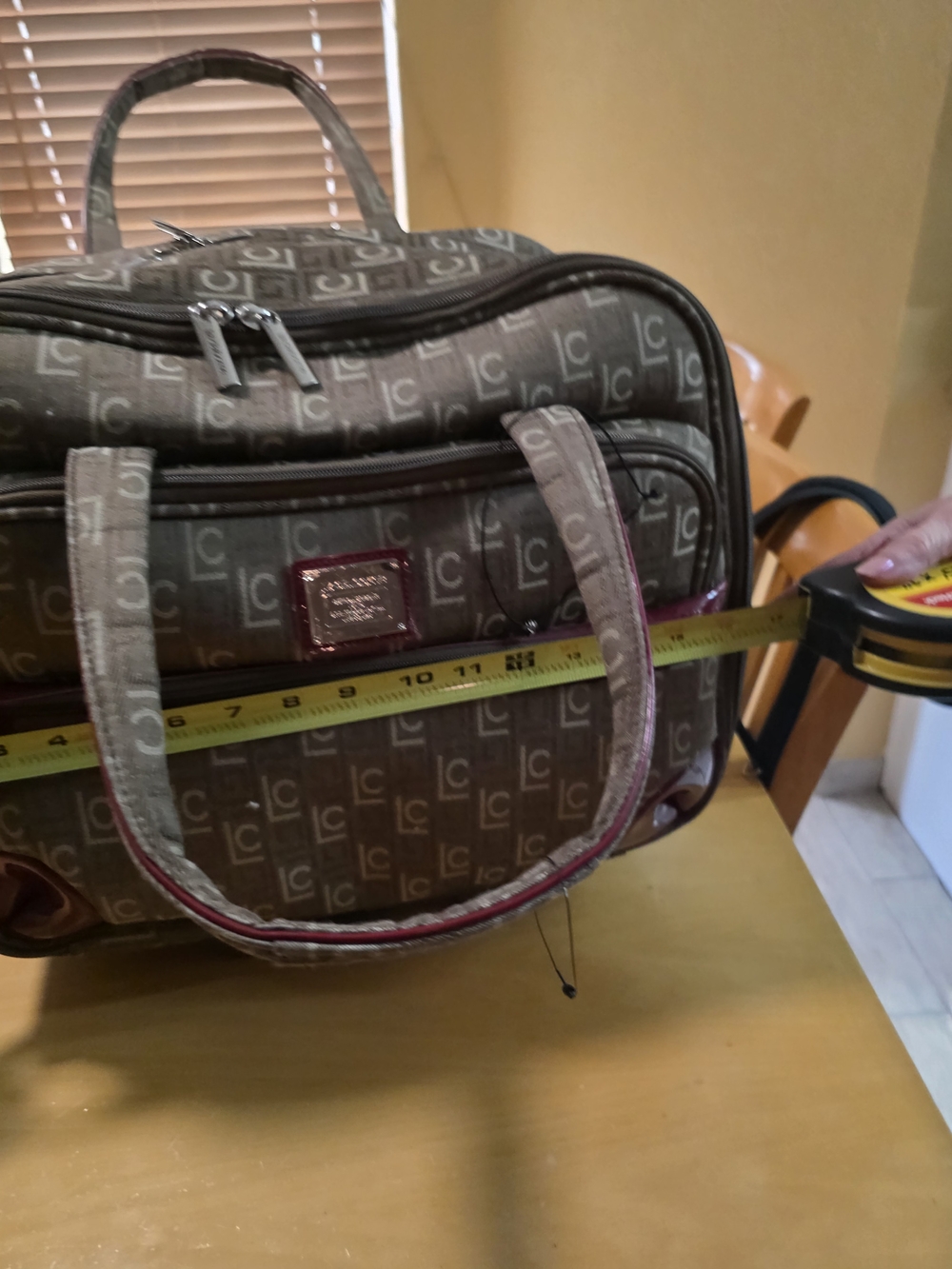 NWT Liz Claiborne Brown Logo Travel Bag with Wheels Carry On Approved - Picture 10 of 14